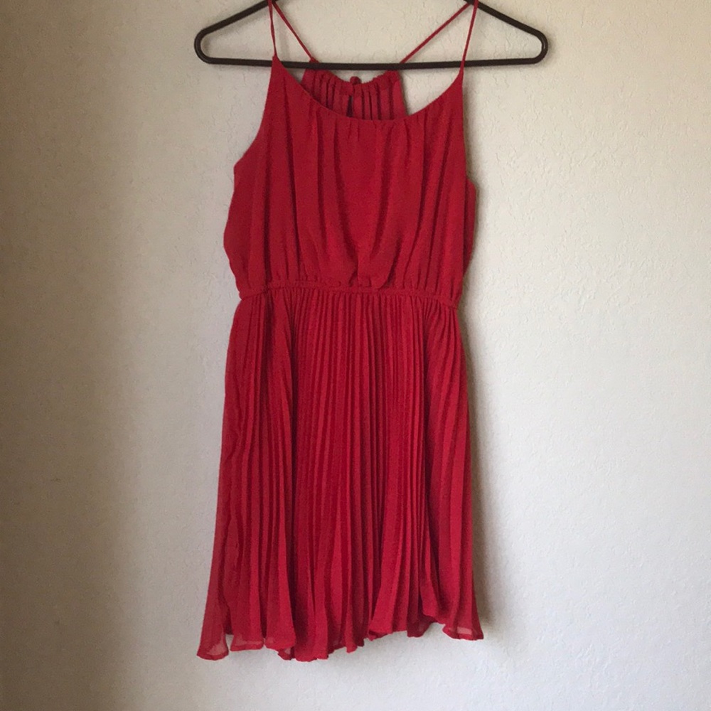 Red pleated dress w/ adjustable straps size 00!
